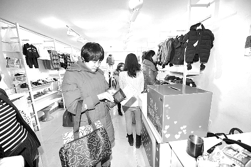 援助他人腦癱雙胞胎 網店店主1元起義賣遭哄搶