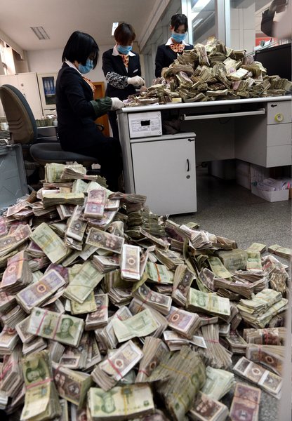 男子16.2萬“毛票”存銀行 3人清點(diǎn)需半個月
