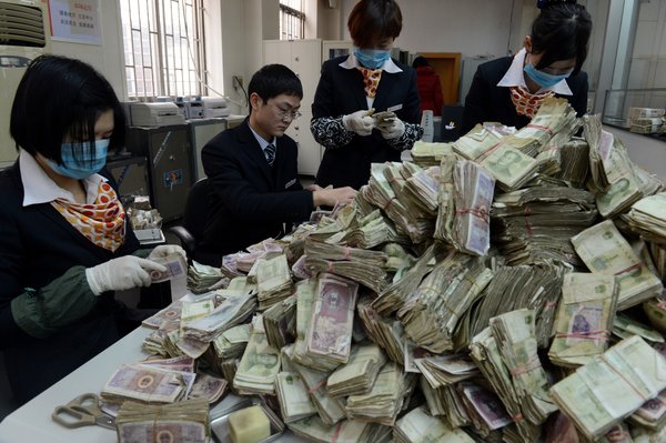 男子16.2萬“毛票”存銀行 3人清點需半個月