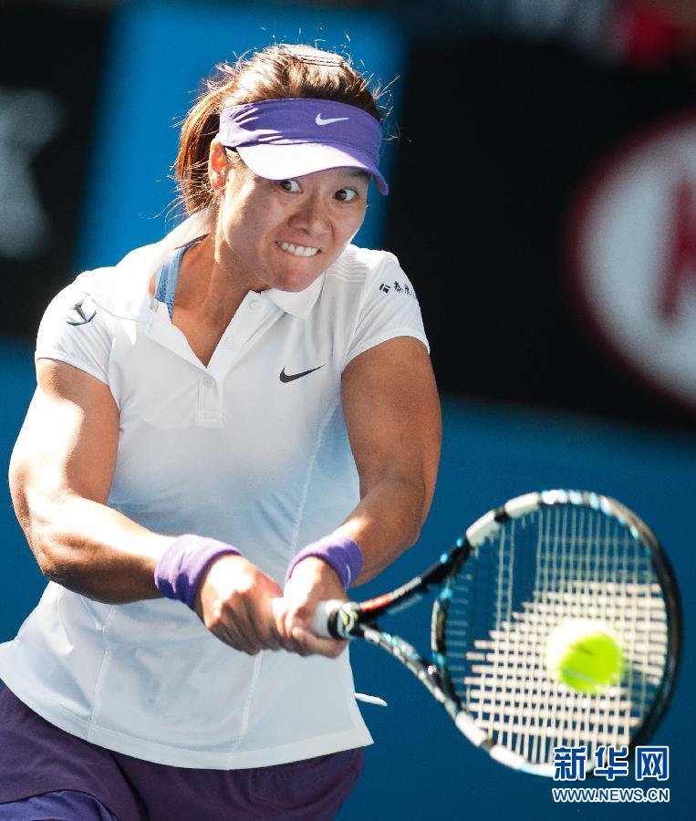 李娜2-0橫掃對手晉級澳網(wǎng)八強 心情大好笑對記者