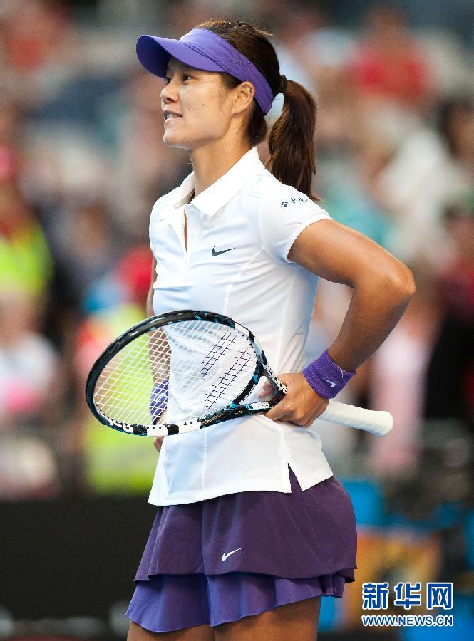 李娜2-0橫掃對(duì)手晉級(jí)澳網(wǎng)八強(qiáng) 心情大好笑對(duì)記者