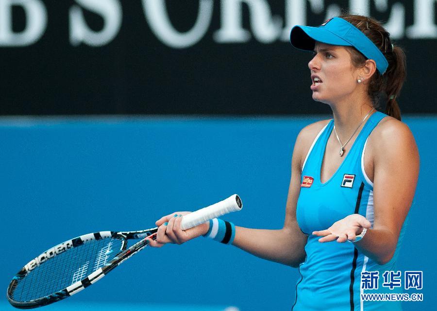 李娜2-0橫掃對手晉級澳網(wǎng)八強 心情大好笑對記者