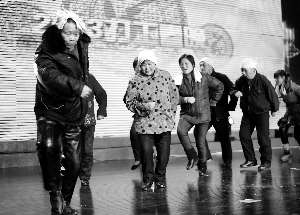 打工者自創自演“打工春晚” 崔永元將客串(圖)