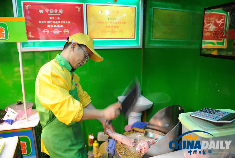 50多名大學生上海賣豬肉 薪酬不輸白領