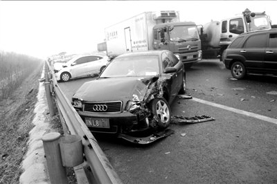 北京路面結冰致2000余起車禍 至少4人遇難(圖)