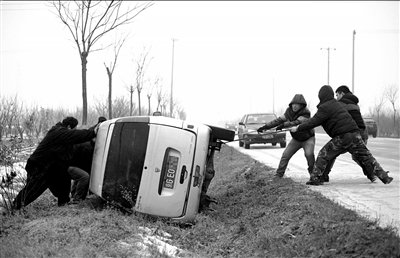 北京路面結冰致2000余起車禍 至少4人遇難(圖)