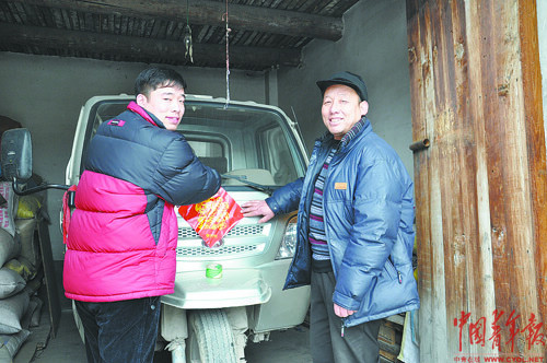 大學畢業(yè)生“炫父”帖引網(wǎng)友淚奔（圖）