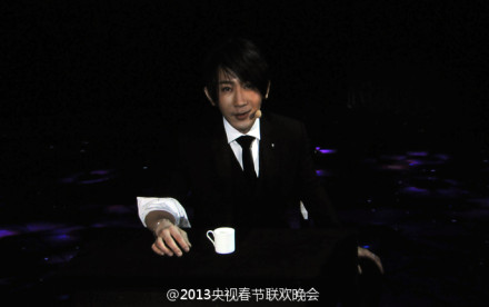 央視春晚終極彩排 劉謙用撲克牌變鋼琴鍵