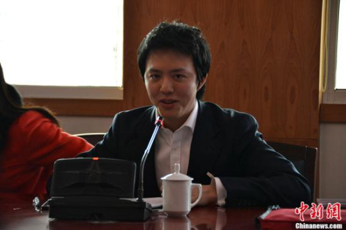 央視春晚終極彩排 劉謙用撲克牌變鋼琴鍵