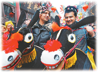 過春節(jié) 尋春節(jié) 世界爭相和中國年“套近乎”