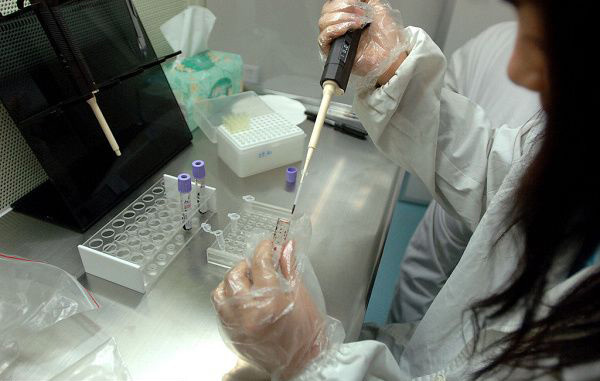 婚姻脆弱催熱親子鑒定 滴血認親一再上演