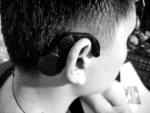 防春困“神器”網絡熱銷 頭部前傾斜會發報警聲