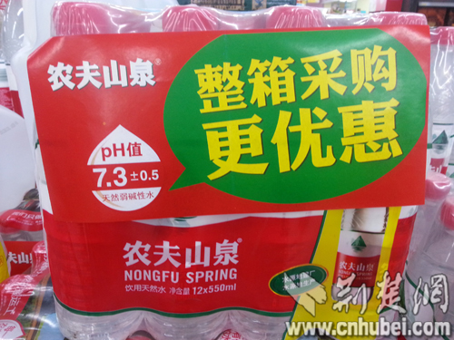 農(nóng)夫山泉武漢超市降價(jià)促銷 或因庫存壓力大