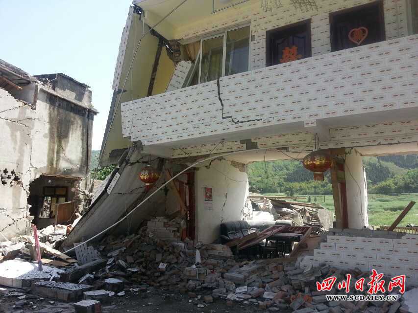 四川蘆山7.0級(jí)地震 民間救援隊(duì)往災(zāi)區(qū)集結(jié)