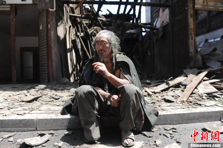 四川蘆山7.0級(jí)地震 民間救援隊(duì)往災(zāi)區(qū)集結(jié)