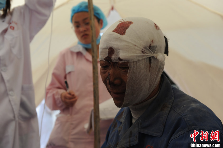 四川蘆山7.0級(jí)地震 民間救援隊(duì)往災(zāi)區(qū)集結(jié)