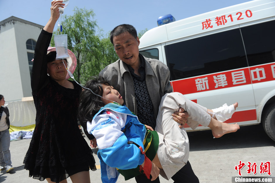 四川蘆山7.0級(jí)地震 民間救援隊(duì)往災(zāi)區(qū)集結(jié)