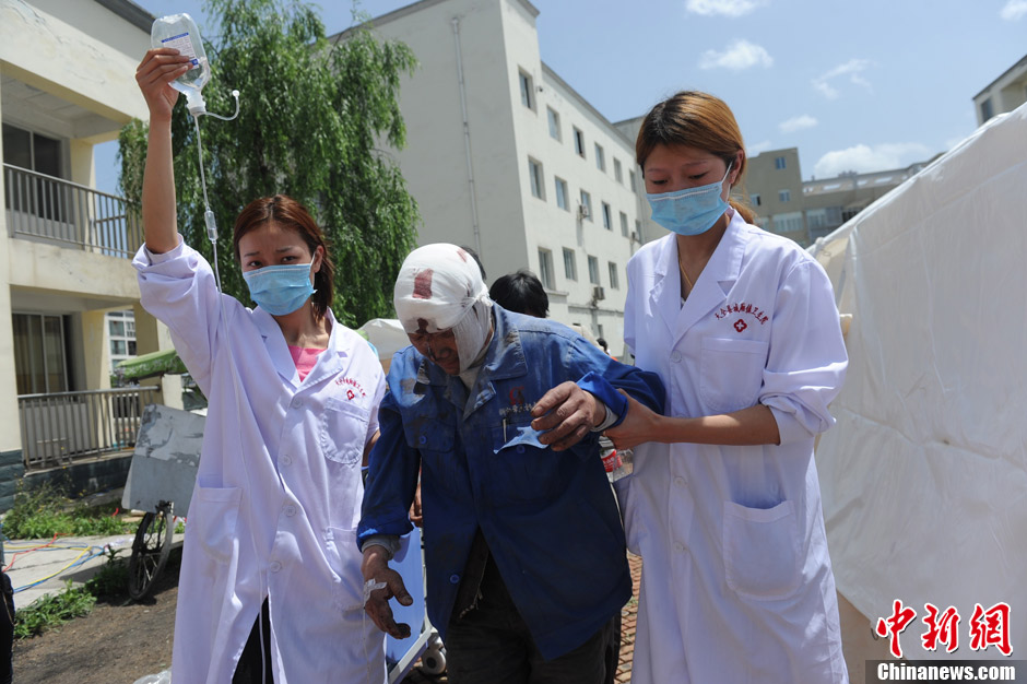 四川蘆山7.0級(jí)地震 民間救援隊(duì)往災(zāi)區(qū)集結(jié)