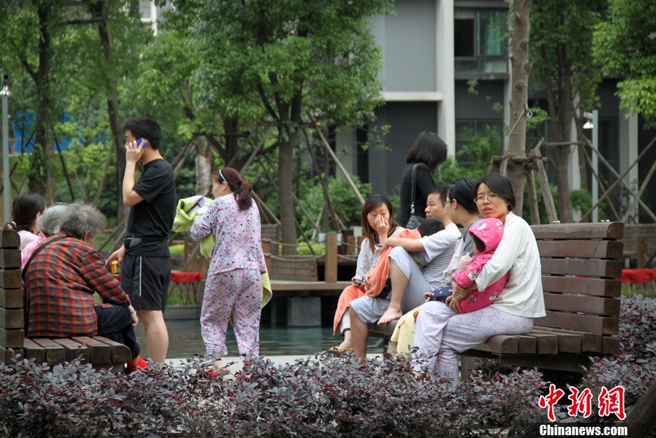 四川蘆山7.0級(jí)地震 民間救援隊(duì)往災(zāi)區(qū)集結(jié)