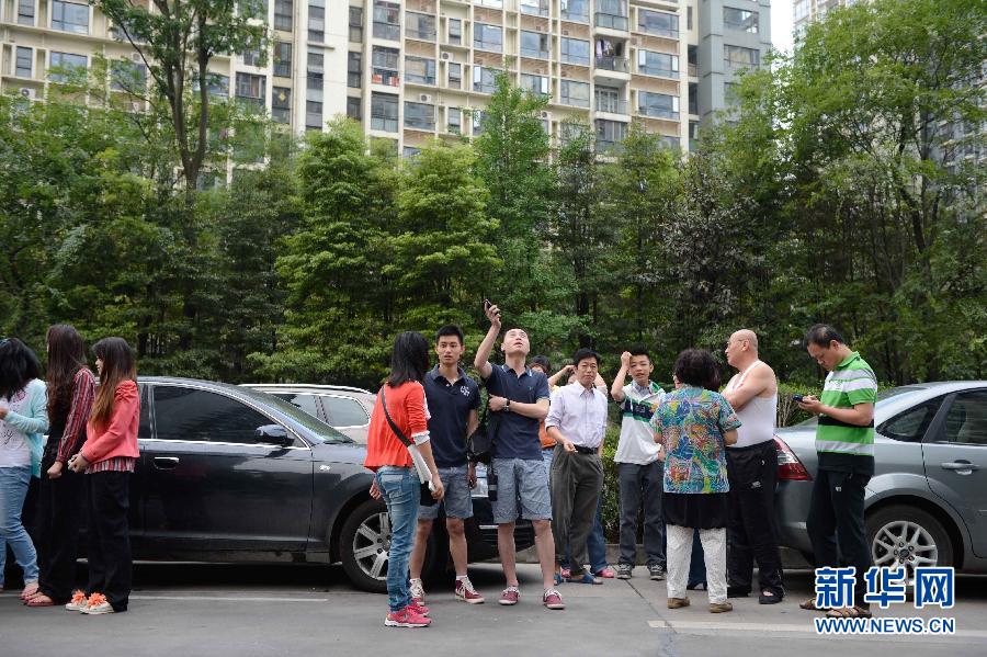 四川蘆山7.0級(jí)地震 民間救援隊(duì)往災(zāi)區(qū)集結(jié)