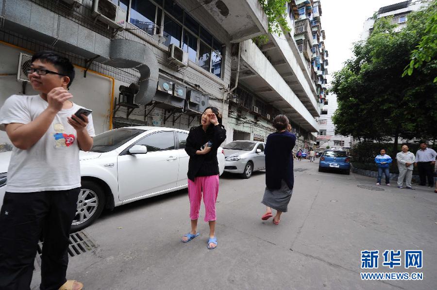 四川蘆山7.0級(jí)地震 民間救援隊(duì)往災(zāi)區(qū)集結(jié)