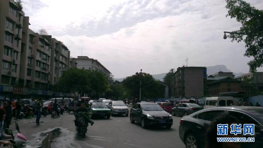 四川蘆山7.0級(jí)地震 民間救援隊(duì)往災(zāi)區(qū)集結(jié)