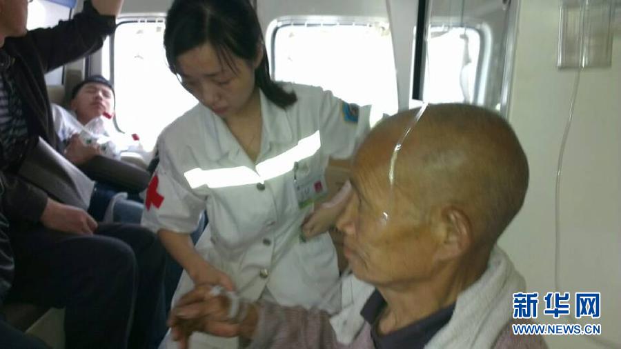 四川蘆山7.0級(jí)地震 民間救援隊(duì)往災(zāi)區(qū)集結(jié)