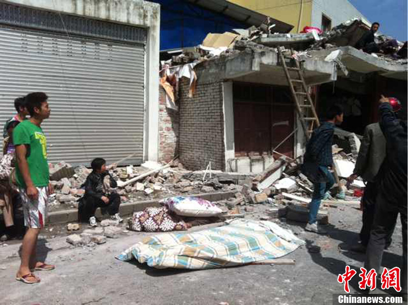 四川蘆山7.0級(jí)地震 民間救援隊(duì)往災(zāi)區(qū)集結(jié)