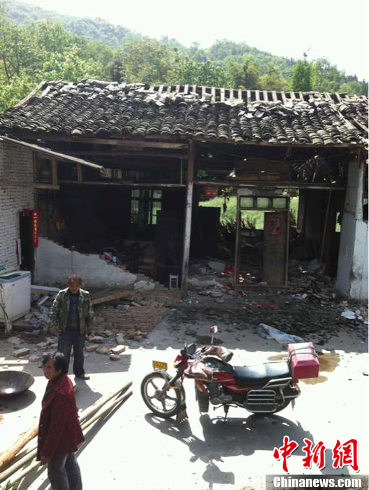 四川蘆山7.0級(jí)地震 民間救援隊(duì)往災(zāi)區(qū)集結(jié)