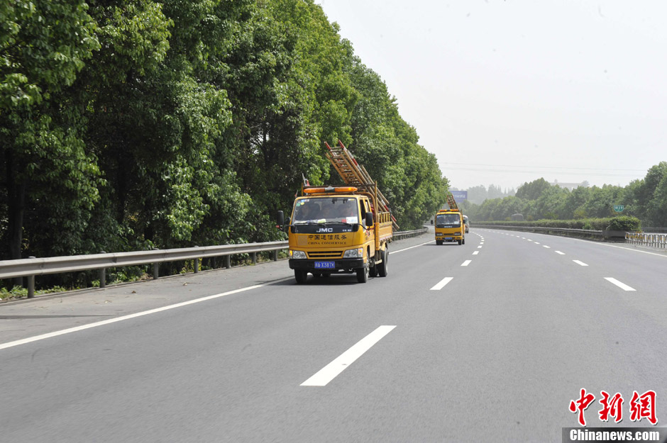 四川蘆山7.0級(jí)地震 民間救援隊(duì)往災(zāi)區(qū)集結(jié)