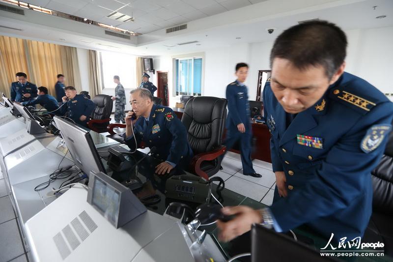 空軍馬曉天司令員飛赴四川指揮抗震救災