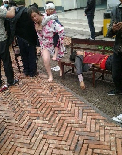 四川雅安蘆山縣發(fā)生7.0級(jí)地震[組圖]