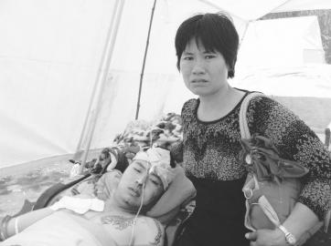 母愛的奇跡——瘦弱媽媽搬開200斤樓板救出兒子