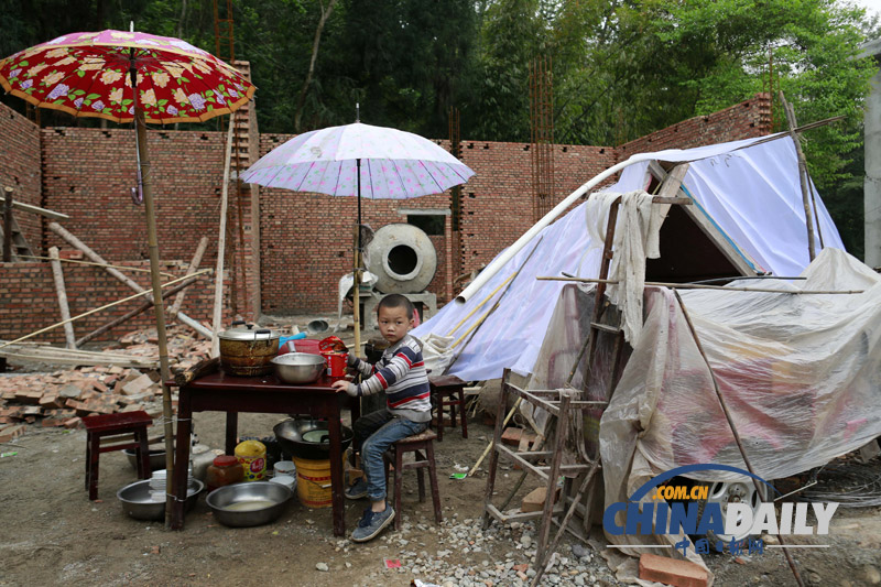 中國日報記者直擊地震重災區龍門鄉[組圖]