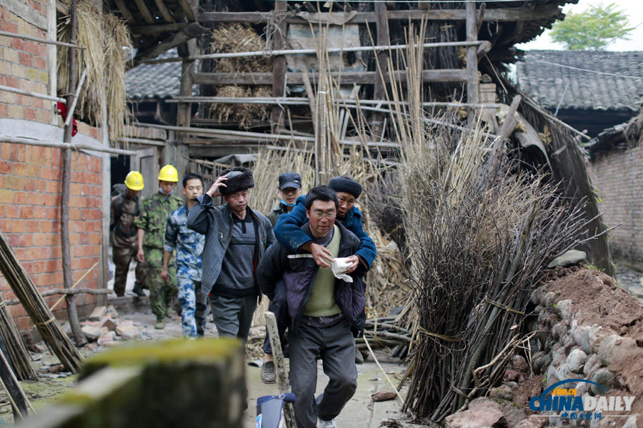 中國日報記者直擊地震重災區龍門鄉青龍場村
