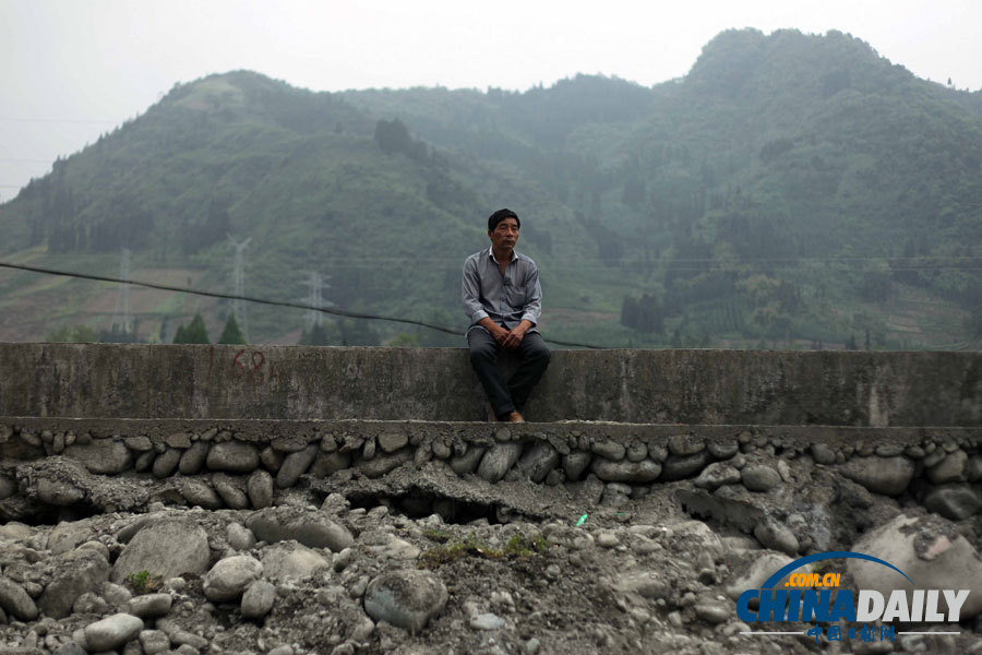 中國日報記者挺近“孤島”寶興縣靈關鎮(zhèn)