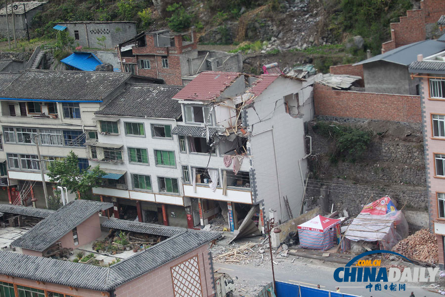 中國日報(bào)記者挺近“孤島”寶興縣靈關(guān)鎮(zhèn)