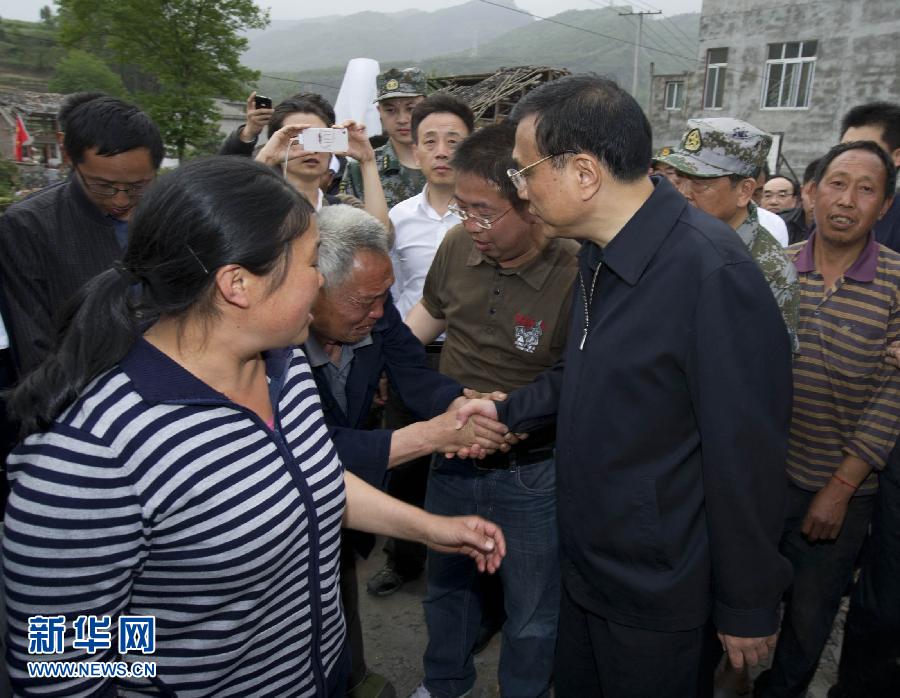 李克強在震區(qū)24小時的足跡