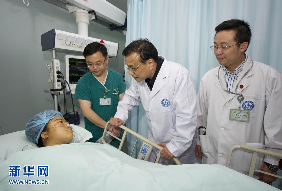 李克強(qiáng)在震區(qū)24小時的足跡