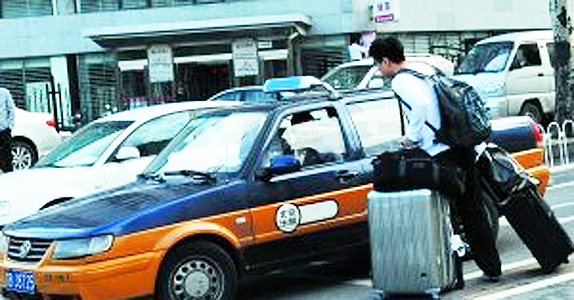 京出租車擬漲價(jià) 社會(huì)各界吐槽