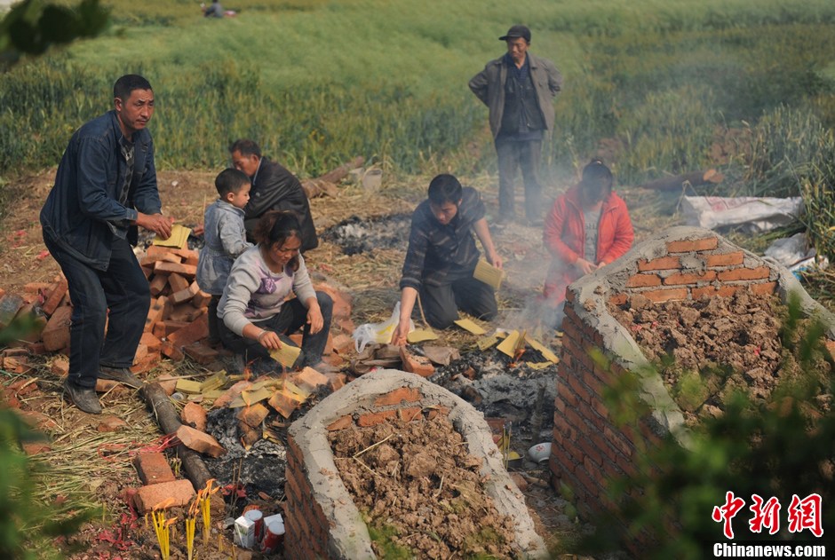 蘆山地震七日祭:幸存孩子是母親唯一的希望