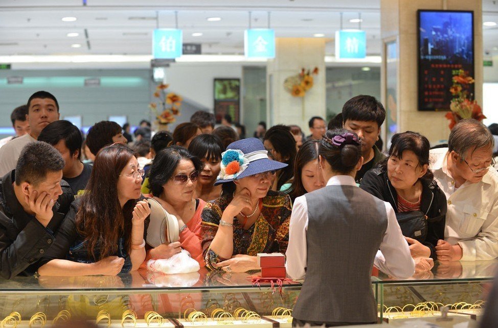 組圖：各地搶金潮持續金店被“洗劫一空”