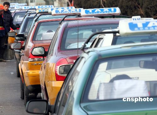 多數(shù)網(wǎng)友反對(duì)北京出租車漲價(jià) 的哥稱增收不樂觀