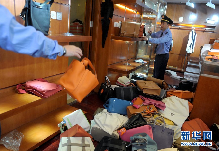 北京一民房?jī)?nèi)查出價(jià)值1300萬(wàn)元假名牌