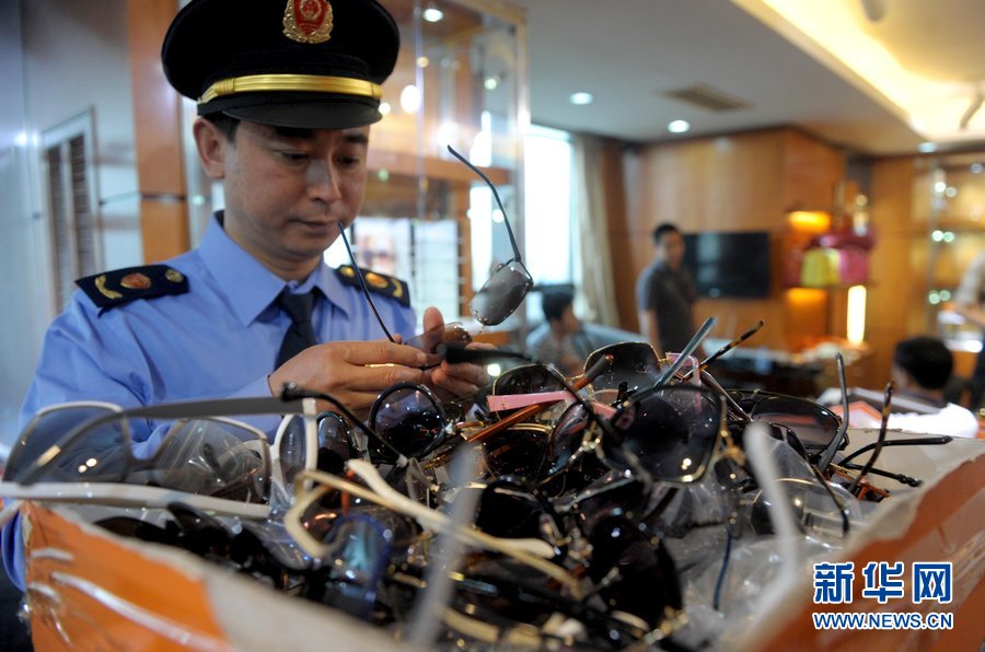 北京一民房內查出價值1300萬元假名牌