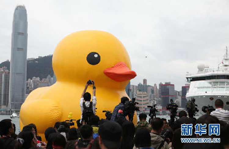 “小黃鴨”掛了 網(wǎng)友笑稱“禽流感太強(qiáng)大了”