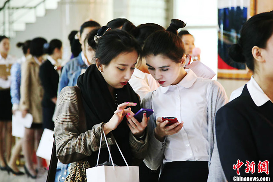 南航新疆招空姐競爭激烈 淘汰率超80%