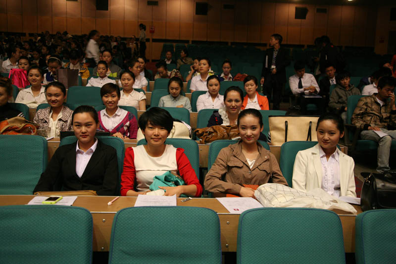 南航新疆招空姐競爭激烈 淘汰率超80%