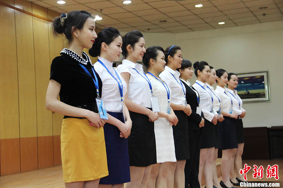 南航新疆招空姐競(jìng)爭(zhēng)激烈 淘汰率超80%