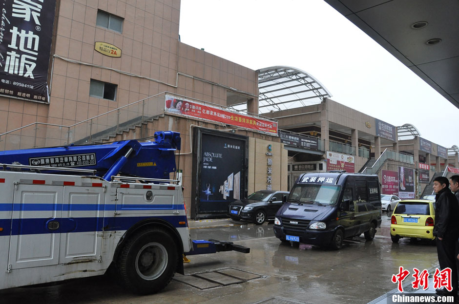 江蘇一運鈔車押運員車內開槍自殺身亡 原因尚不明